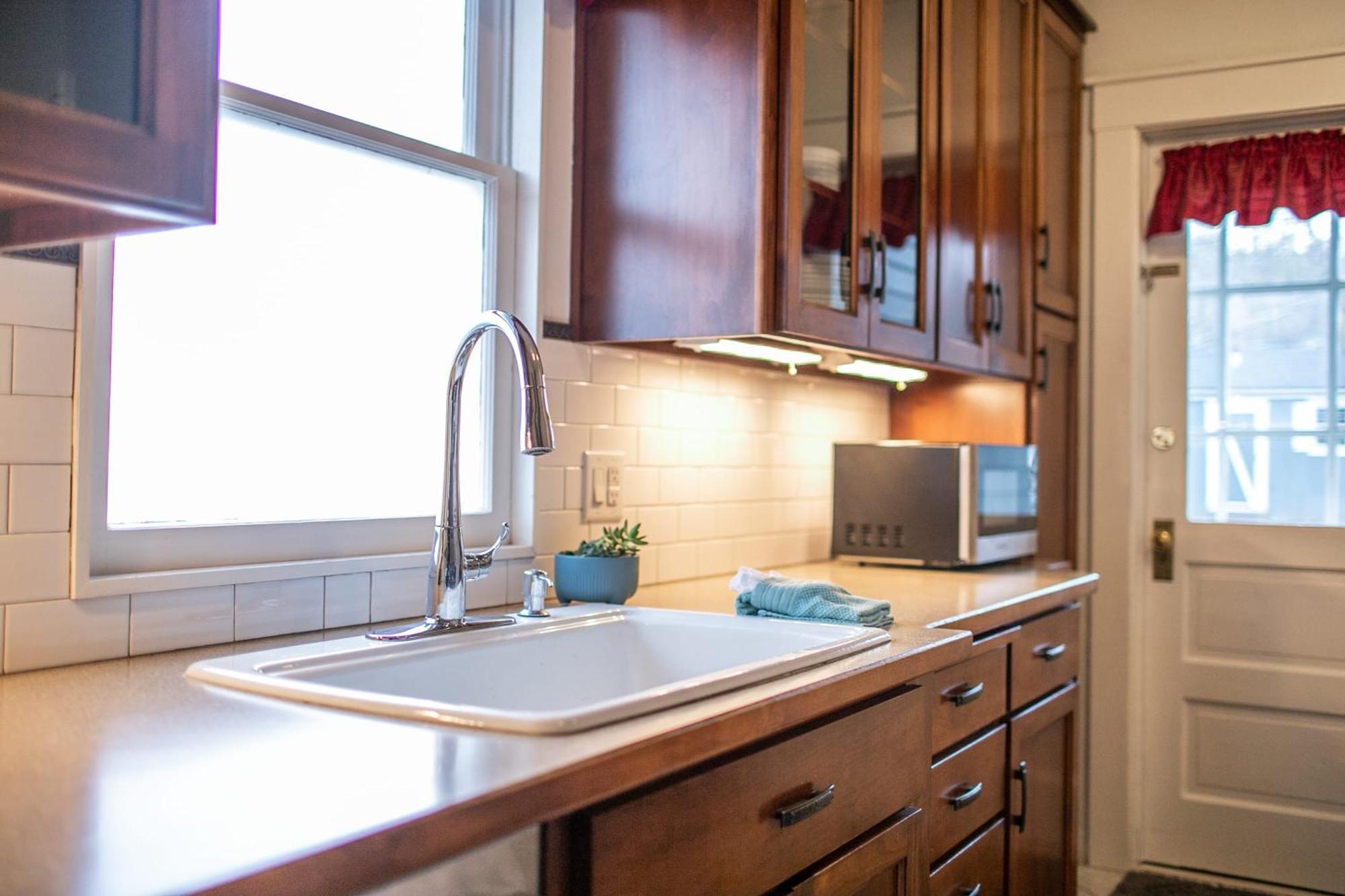 Perry District Superb Quality Perfect Location *